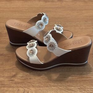 NWOT Italian Shoemakers White with Gold/Silver Floral Design